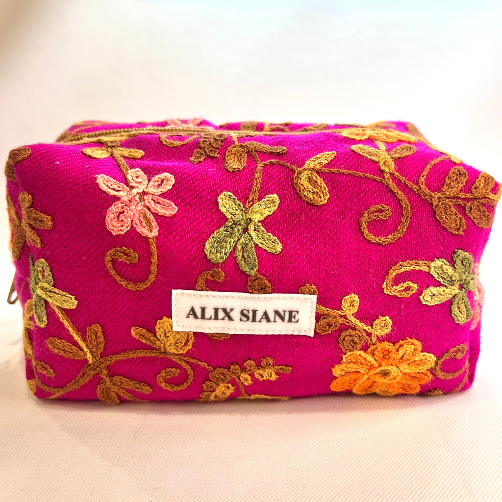 Trousse de toilette fleurs brodées